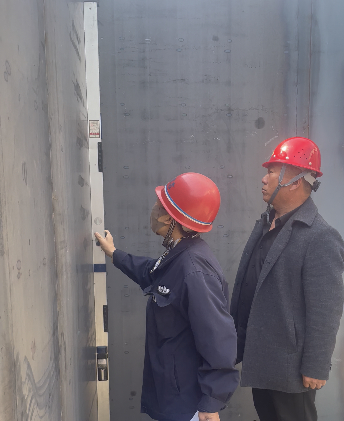 河南伟志模板欢迎客户现场验收承台